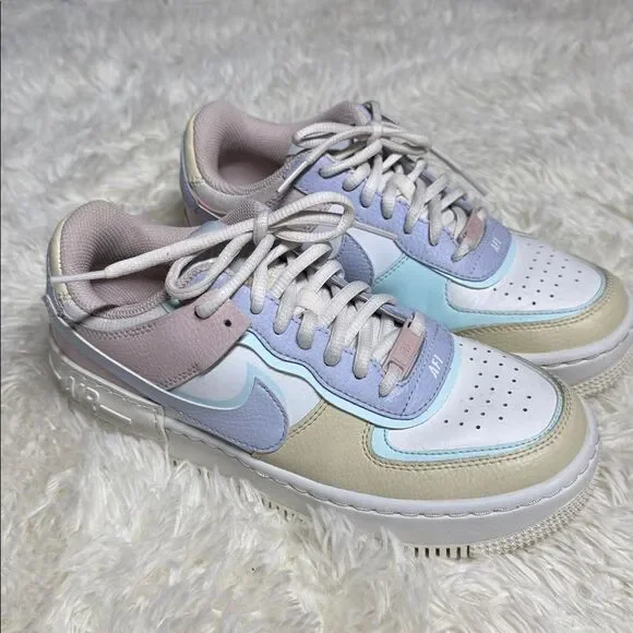 Nike Cream and White Sneakers - Picture 1 of 7